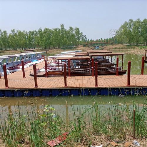 龍骨鋼架塑木板鋪設(shè)水上舞臺(tái)廠家 搭建設(shè)計(jì)水面音樂會(huì)